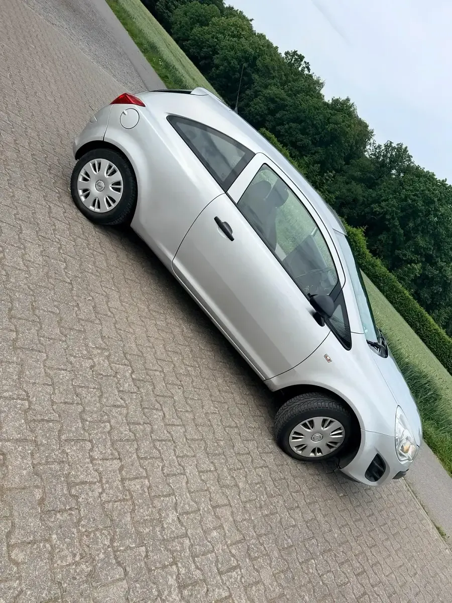 Gebraucht Opel Corsa 69 PS (50 kW) 2011 Silber Kleinwagen
