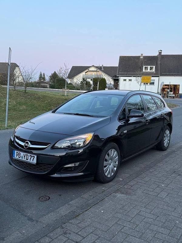 Gebraucht Opel Astra 110 PS (80 kW) 2014 Schwarz Kombi