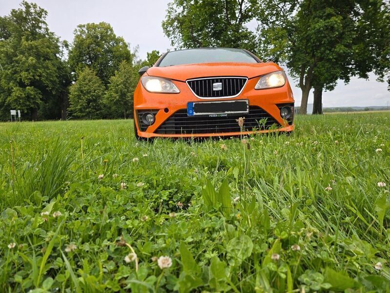 Orange Gebraucht 2010 Seat Ibiza SC Sport Kleinwagen | 3.600 € (Fairer Preis) - Bild 1/4