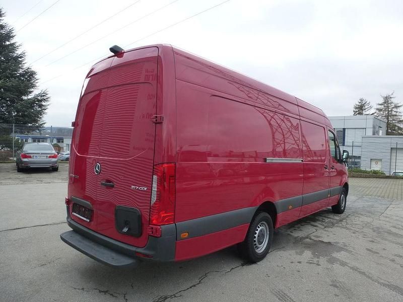 Gebraucht Mercedes Sprinter 170 PS (125 kW) 2022 Rot Van