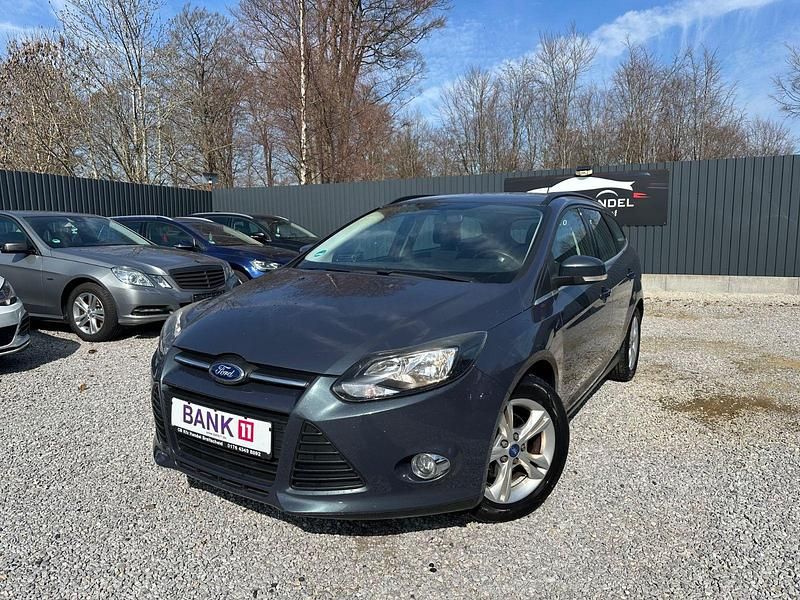 Gebraucht Ford Focus 101 PS (74 kW) 2015 Grau Kombi