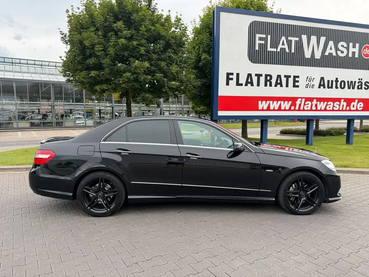 Gebraucht Mercedes E350 265 PS (194 kW) 2011 Schwarz Limousine