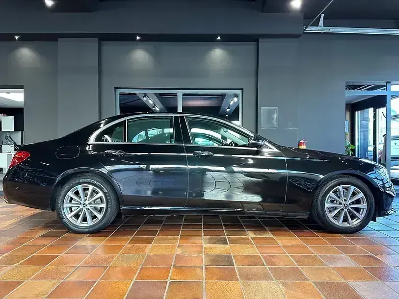 Gebraucht Mercedes E220 Avantgarde 194 PS (142 kW) 2020 Schwarz Limousine