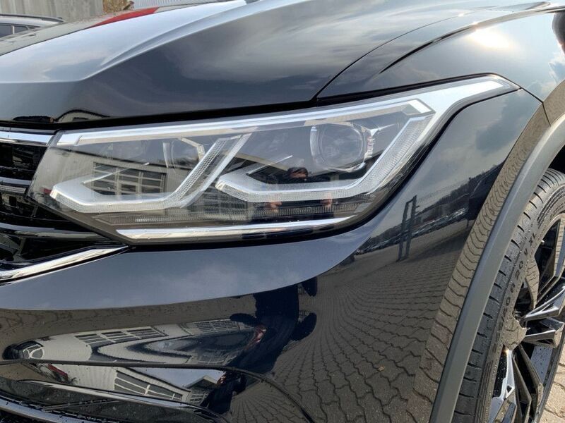 Gebraucht VW Tiguan Allspace R-line 190 PS (139 kW) 2024 Schwarz / deep black (metallic) SUV