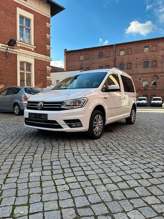 Weiß Gebraucht 2017 VW Caddy Highline Van / Kleinbus | 12.971 € (Guter Preis) - Bild 1/4
