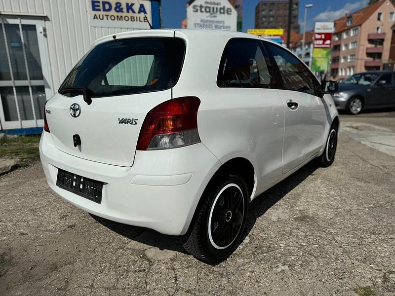 Gebraucht Toyota Yaris Cool 69 PS (50 kW) 2009 Weiß Kleinwagen