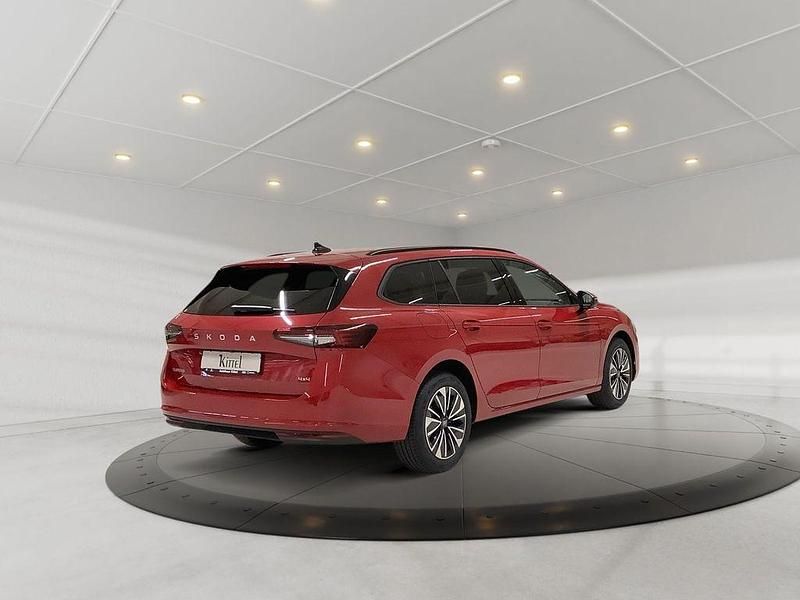 Neu Skoda Superb Selection 193 PS (141 kW) 2025 Rot Kombi