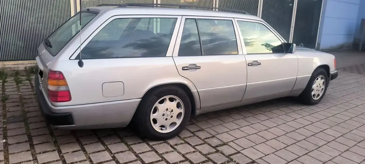 Gebraucht Mercedes E300 179 PS (131 kW) 1990 Silber Limousine