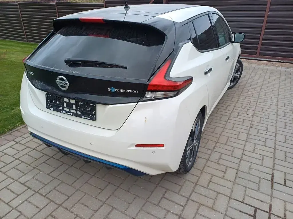 Gebraucht Nissan Leaf Tekna 110 kW (150 PS) 2018 Weiß Kleinwagen