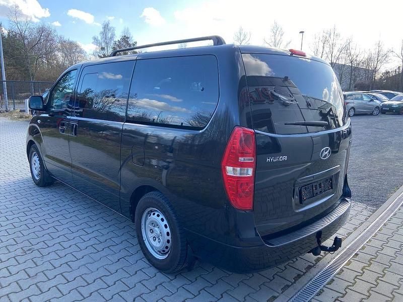 Gebraucht Hyundai H-1 Comfort 170 PS (125 kW) 2012 Schwarz Van / Kleinbus