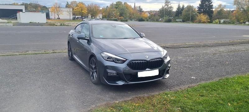 Mineralgrau (metallic) Gebraucht 2020 BMW 218 Sport Line Coupé | 22.900 € (Fairer Preis) - Bild 1/4