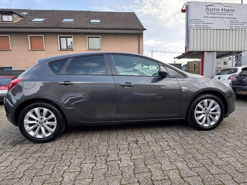 Gebraucht Opel Astra 110 PS (80 kW) 2012 Grau Limousine