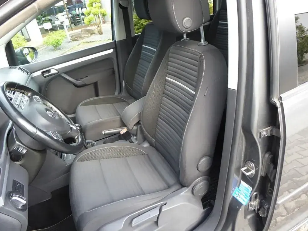 Gebraucht VW Touran Comfortline 140 PS (102 kW) 2015 Grau Van / Kleinbus