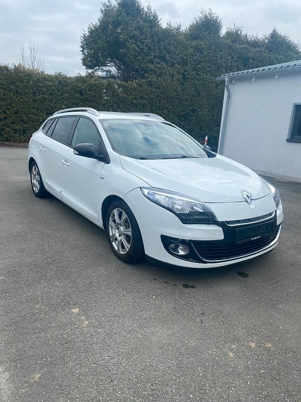 Gebraucht Renault Mégane 130 PS (95 kW) 2012 Weiß Limousine