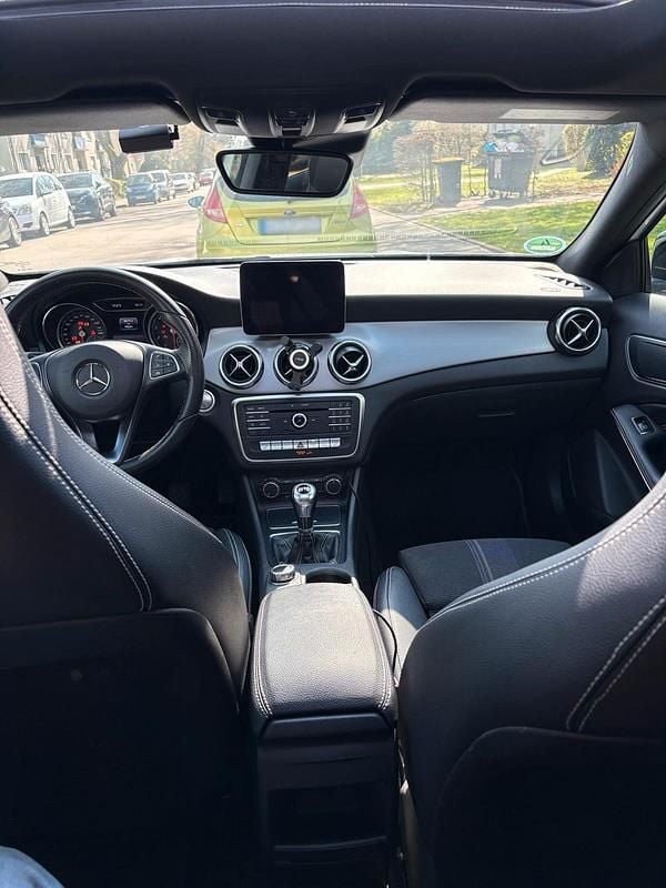 Gebraucht Mercedes GLA200 156 PS (114 kW) 2018 Weiß SUV