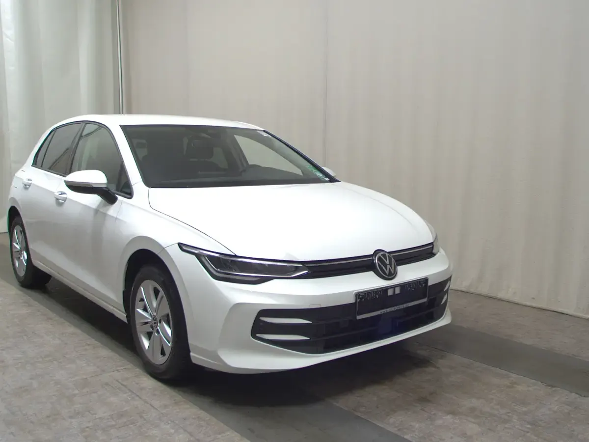 Gebraucht VW Golf VIII Pro 116 PS (85 kW) 2025 Weiss