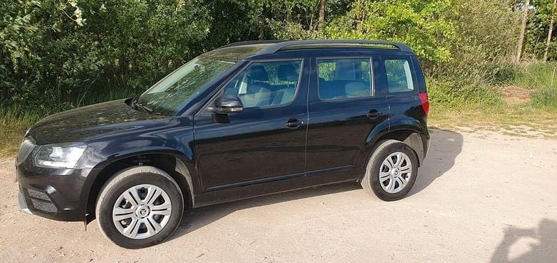 Schwarz Gebraucht 2015 Skoda Yeti Active SUV | 11.000 € (Guter Preis) - Bild 1/4