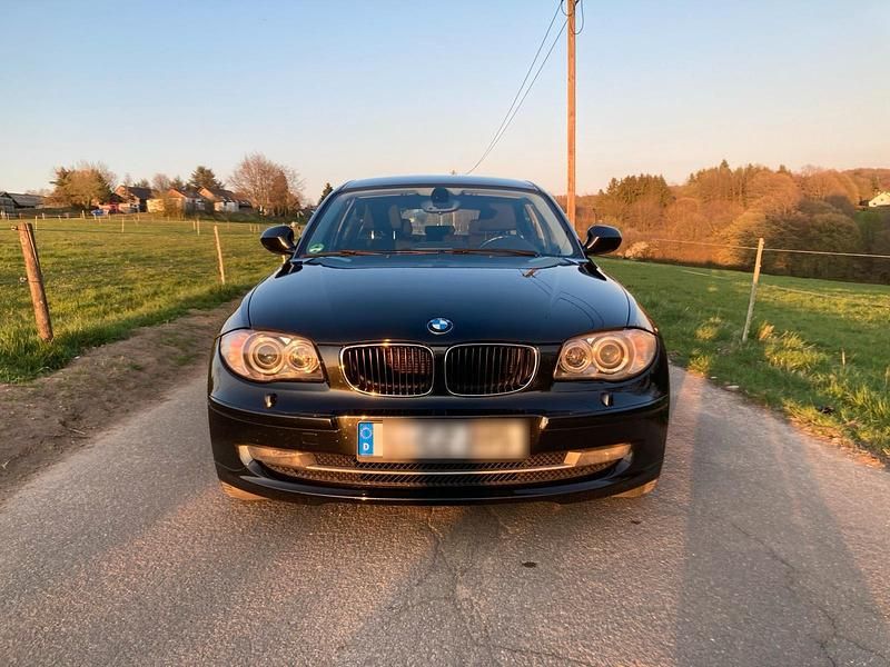 Gebraucht BMW 118 Sport Line 143 PS (105 kW) 2010 Schwarz Kleinwagen