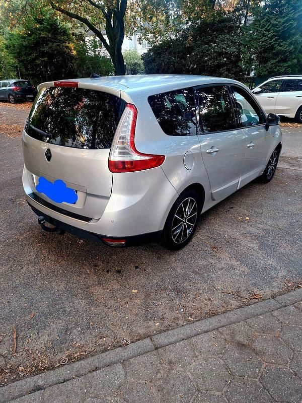Silber Gebraucht 2012 Renault Scénic III Bose Edition Van / Kleinbus | 4.799 € (Guter Preis) - Bild 1/4