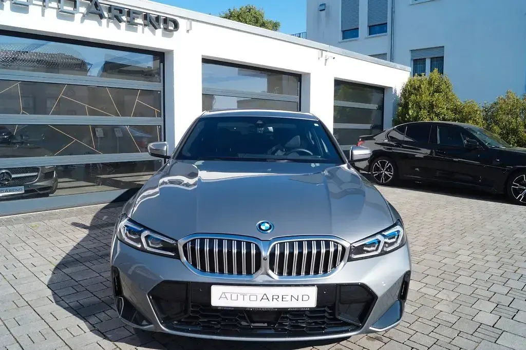 Gebraucht BMW 330e M Sport 292 PS (214 kW) 2025 Grau Limousine