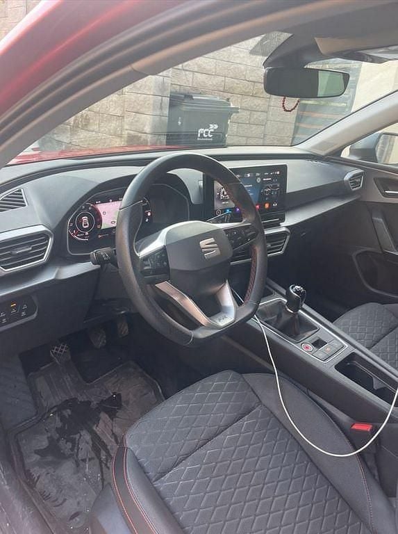 Gebraucht Seat Leon Style 131 PS (96 kW) 2021 Rot Limousine