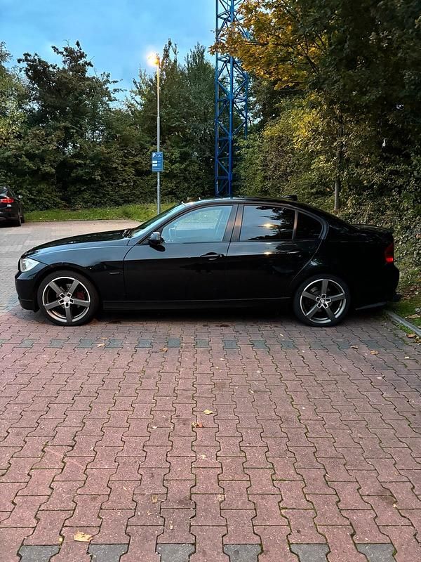 Gebraucht BMW 320 163 PS (119 kW) 2007 Schwarz Limousine