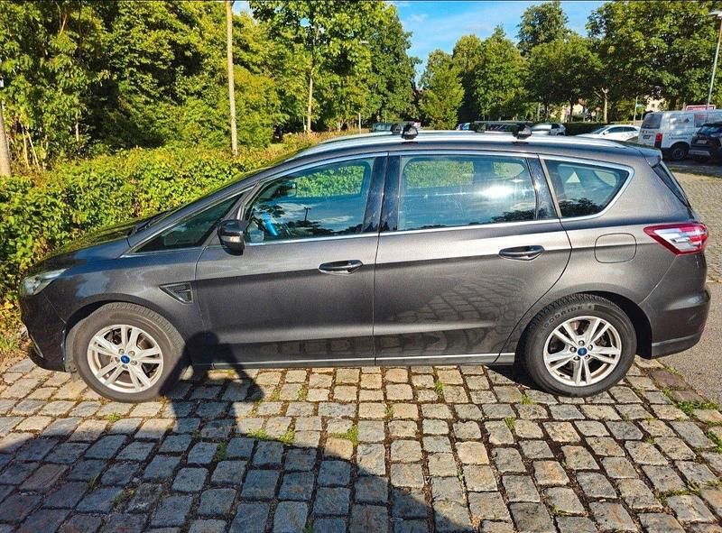 Gebraucht Ford S-MAX Titanium 150 PS (110 kW) 2020 Silber Van / Kleinbus