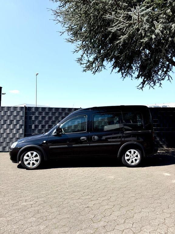 Second-hand Opel Combo 75 CP (55 kW) 2008 Negru Monovolum