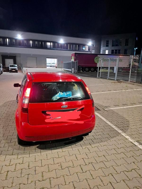 Rot Gebraucht 2005 Ford Fiesta Kleinwagen | 450 € (Superpreis) - Bild 1/4