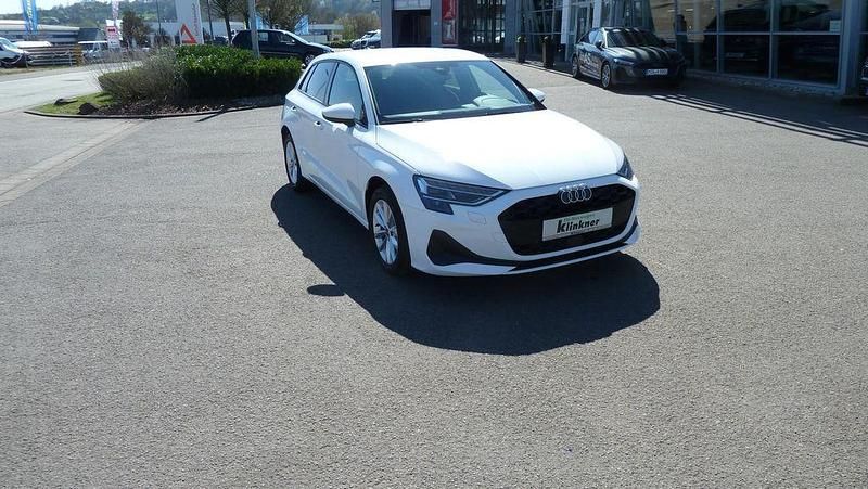 Gebraucht Audi A3 150 PS (110 kW) 2025 Arkonaweiß Limousine