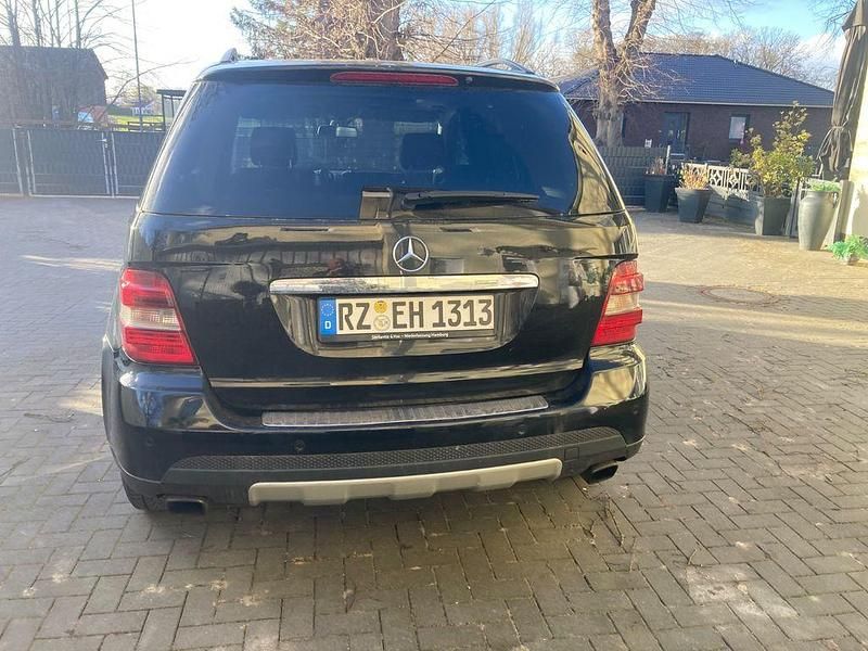 Gebraucht Mercedes ML320 224 PS (164 kW) 2008 Schwarz SUV