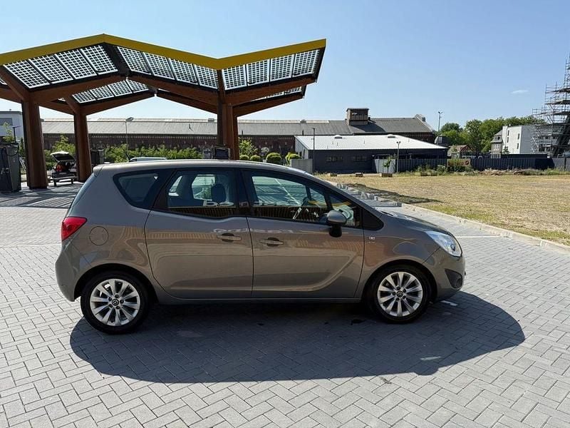 Braun Gebraucht 2013 Opel Meriva Active Van / Kleinbus | 5.999 € (Guter Preis) - Bild 1/4