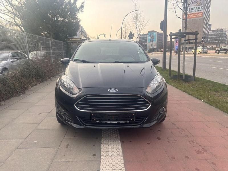 Gebraucht Ford Fiesta Trend+ 101 PS (74 kW) 2017 Schwarz Limousine