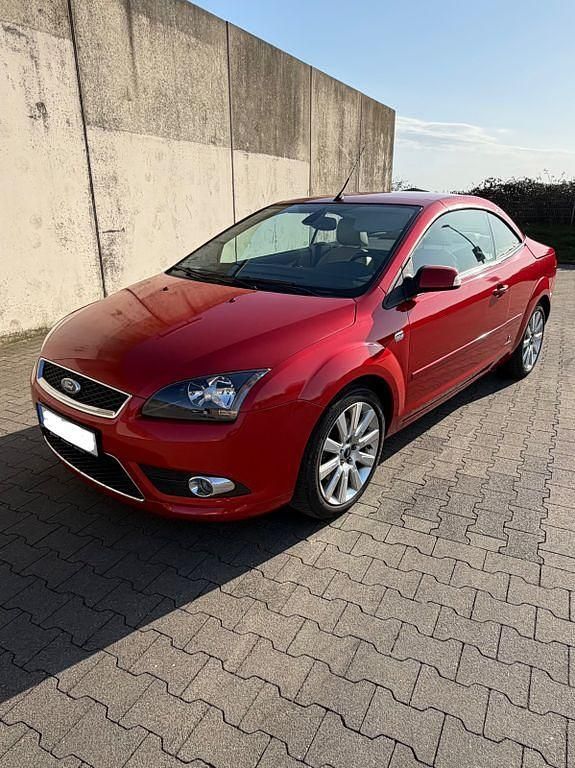 Gebraucht Ford Focus Cabriolet Trend 101 PS (74 kW) 2008 Rot Cabrio