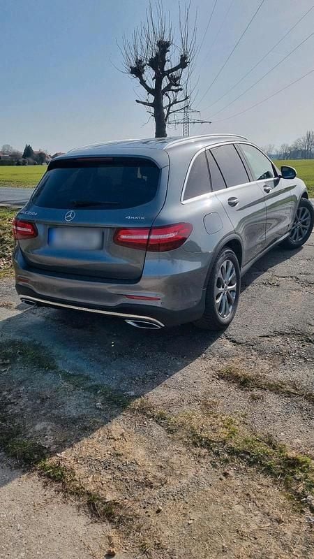 Gebraucht Mercedes GLC350 258 PS (189 kW) 2018 Grau SUV