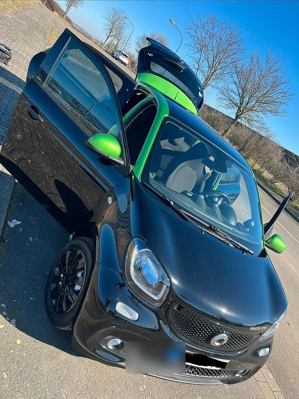 Schwarz Gebraucht 2017 Smart ForFour Electric Drive Kleinwagen | 7.450 € (Fairer Preis) - Bild 1/4