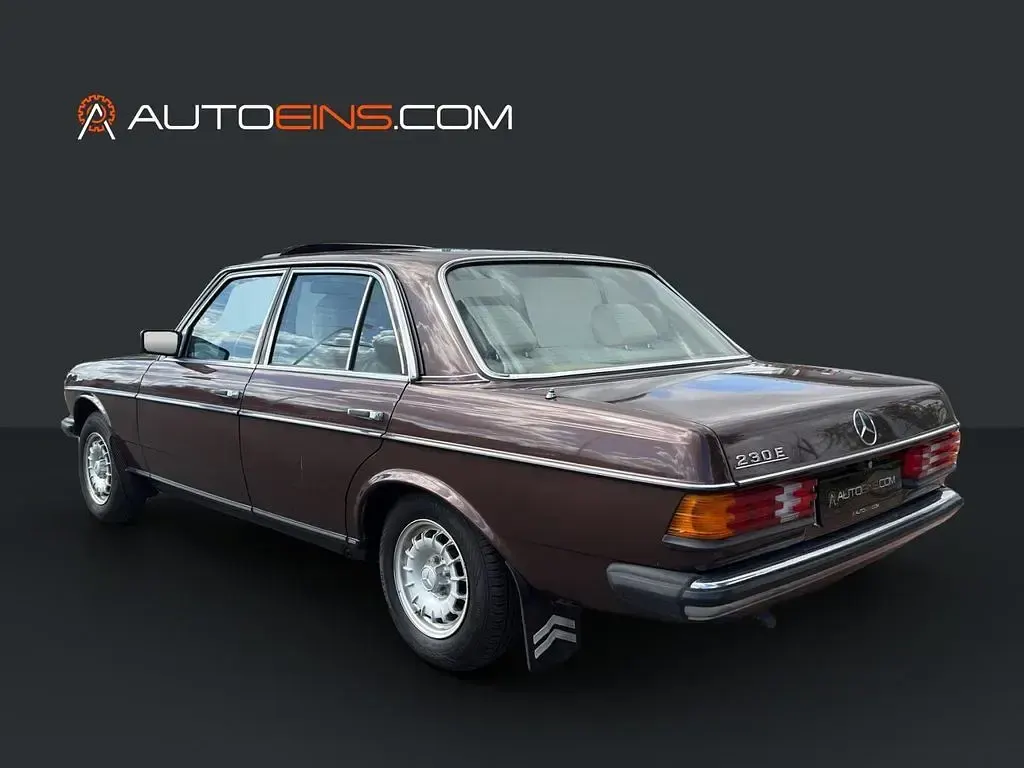 Gebraucht Mercedes 230 136 PS (100 kW) 1983 Braun Limousine