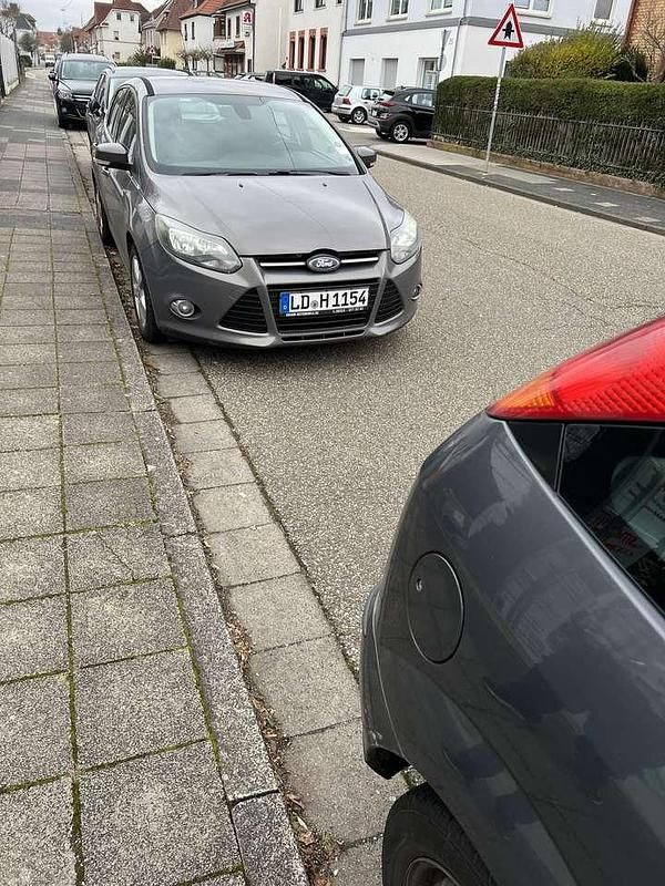 Gebraucht 2011 Ford Focus Titanium Limousine | 4.750 € (Etwas zu teuer) - Bild 1/3