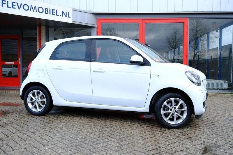 Gebraucht Smart ForFour Proxy 71 PS (52 kW) 2015 Weiß Kleinwagen