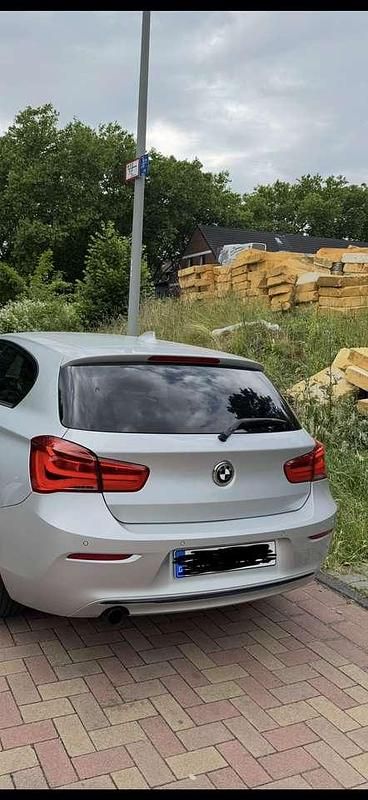 Gebraucht BMW 118 Advantage 136 PS (100 kW) 2015 Silber Kleinwagen