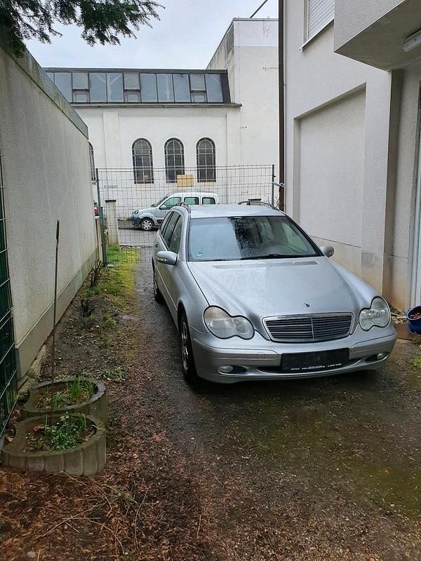 Silber Gebraucht 2003 Mercedes C180 Classic Kombi | 2.350 € - Bild 1/4