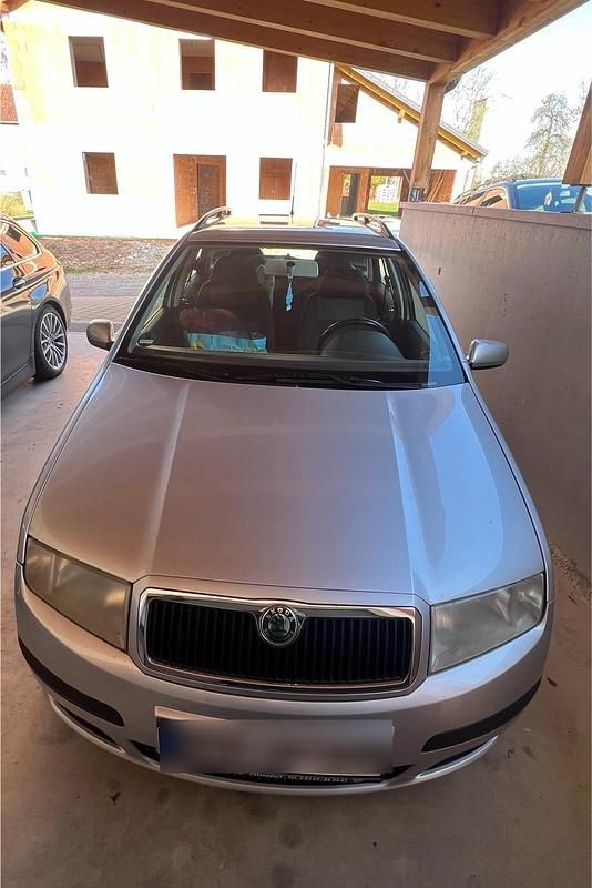 Grau Gebraucht 2006 Skoda Fabia Kombi | 1.100 € - Bild 1/4