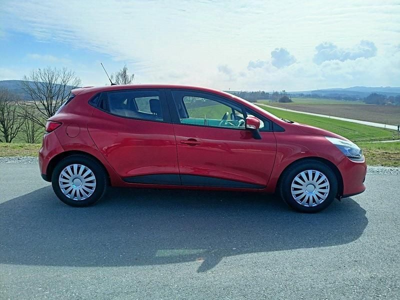 Gebraucht Renault Clio IV Expression 73 PS (53 kW) 2013 Rot Kleinwagen
