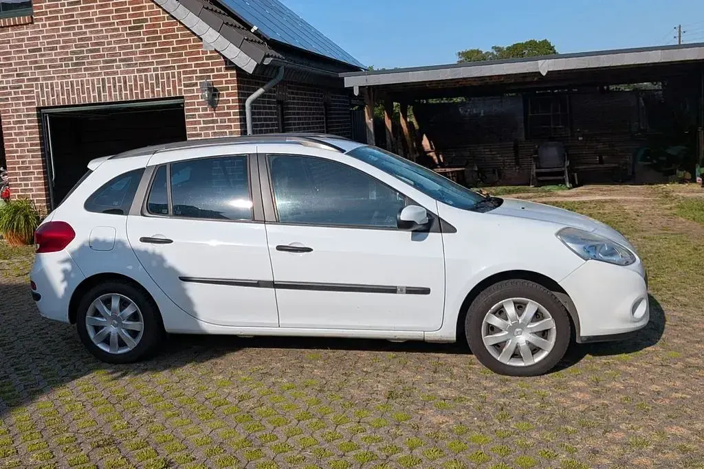 Gebraucht Renault Clio 75 PS (55 kW) 2012 Weiß Limousine