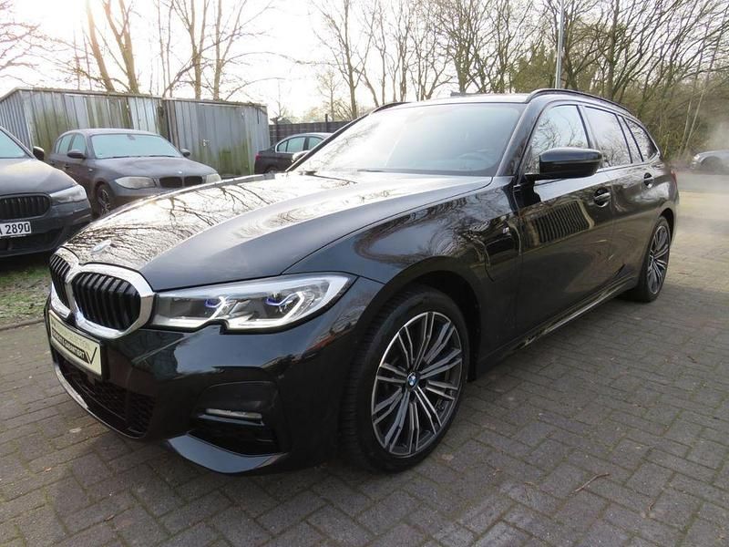Schwarz Gebraucht 2022 BMW 330e M Sport Kombi | 30.990 € (Fairer Preis) - Bild 1/4