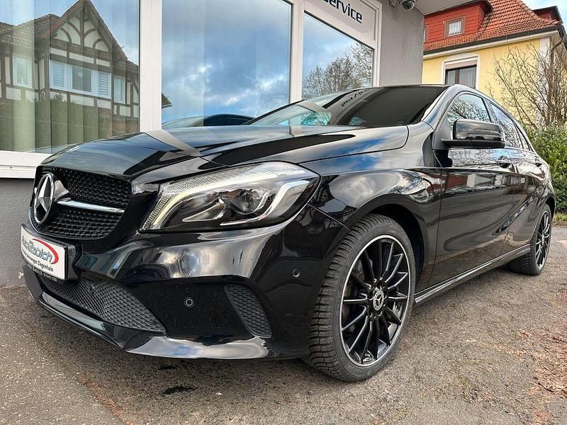 Schwarz Gebraucht 2016 Mercedes A180 Urban Kleinwagen | 12.999 € (Fairer Preis) - Bild 1/4
