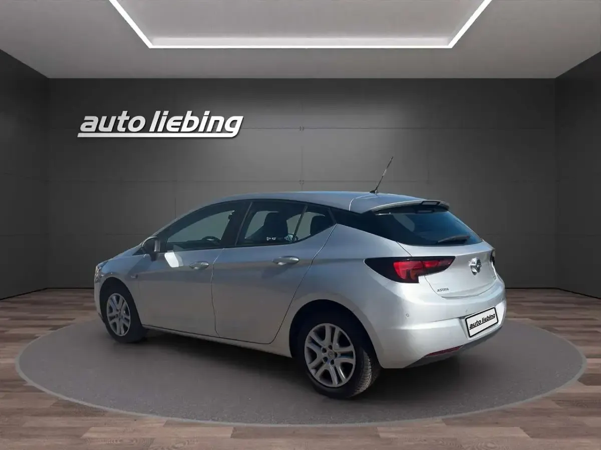 Gebraucht Opel Astra Edition 150 PS (110 kW) 2016 Argonsilber/sovereign/switchbl Limousine