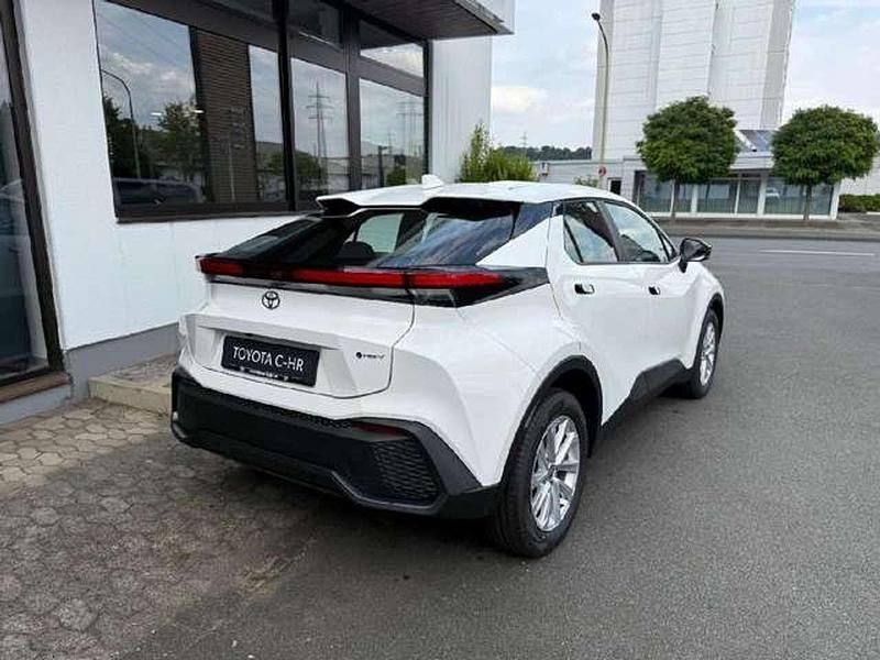 Neu Toyota C-HR Business Edition 140 PS (102 kW) 2025 Weiß SUV