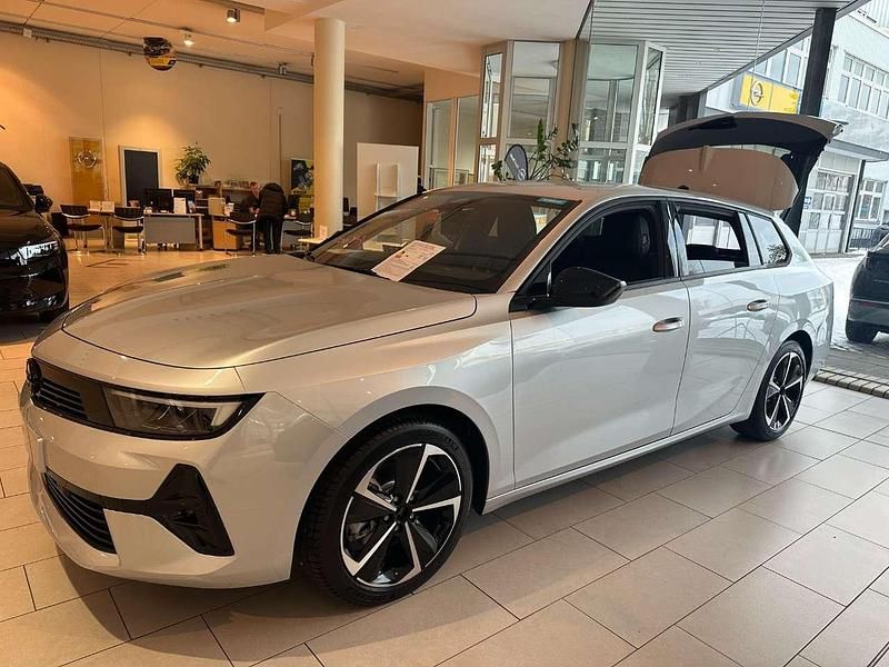 Neu Opel Astra 131 PS (96 kW) 2025 Kristall silber Kombi