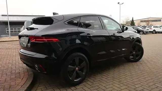 Begagnad Jaguar E-Pace R-Dynamic 150 HK (110 kW) 2020 Svart SUV
